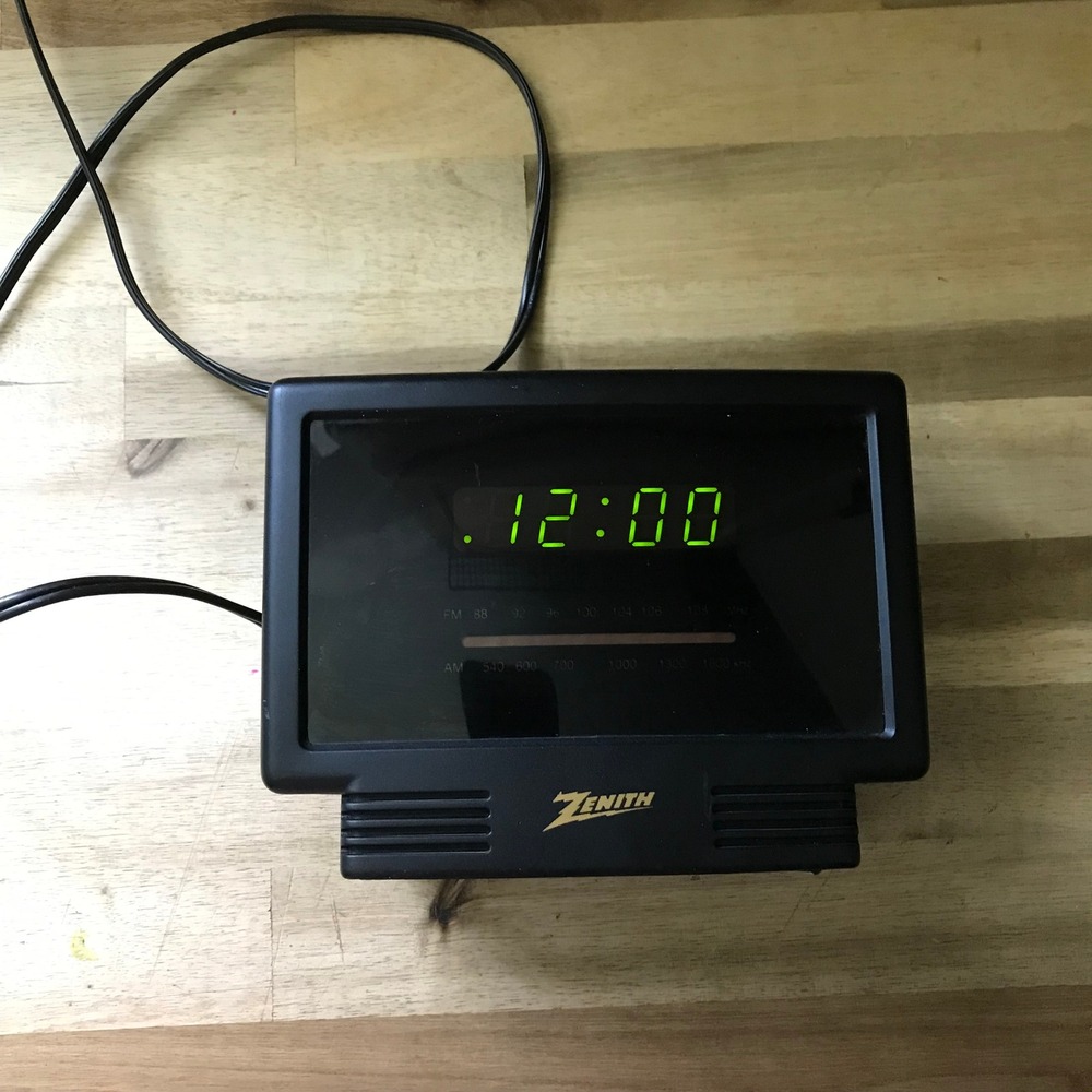 Zenith ZG120M AM FM Digital Alarm Clock Radio Green LED Display Black Vintage